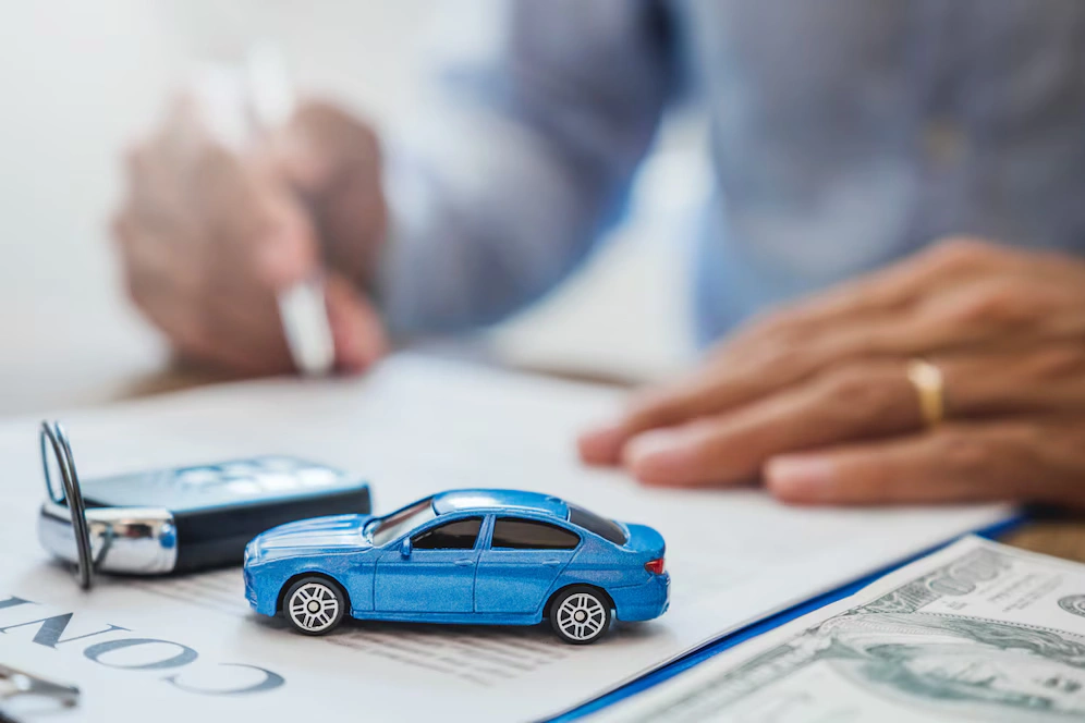 Customer exchanging cash for car keys during transaction, lemonmyvehicle