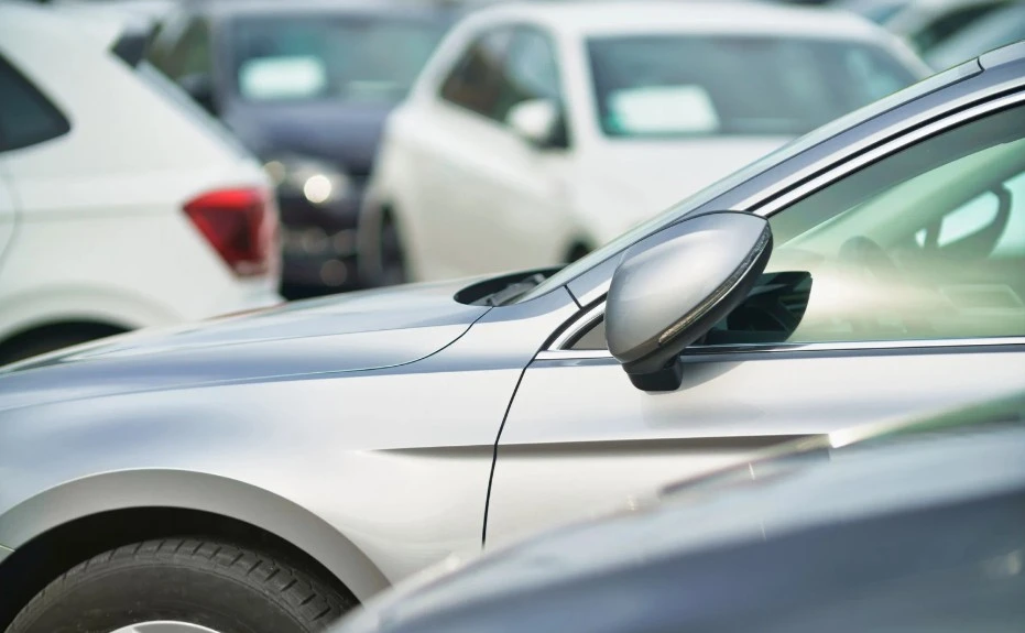 Row of cars parked, representing vehicles that could qualify as lemons and be eligible for claims at Lemon My Vehicle.