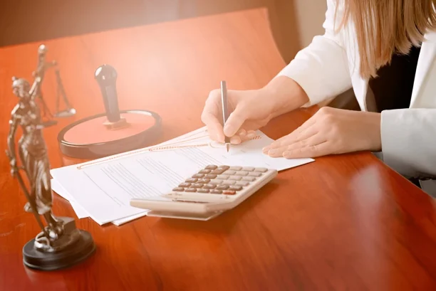 Lemon Law lawyer reviewing car defect claims and calculating compensation for vehicle owners