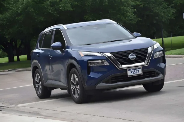 Blue Nissan SUV showing potential reliability issues that may qualify for a Lemon Law claim
