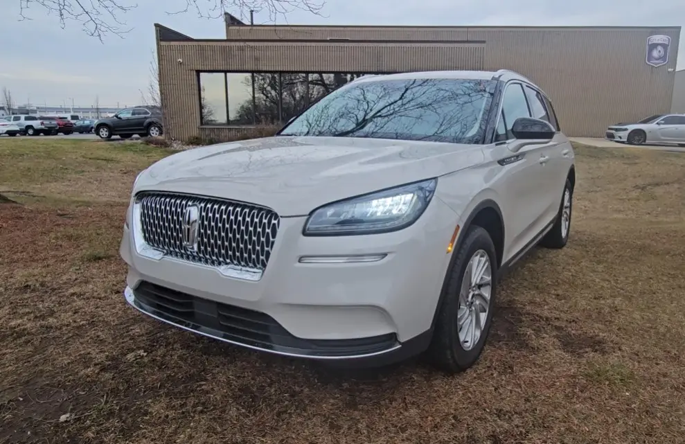 2022 Lincoln Corsair with reported mechanical problems and defects